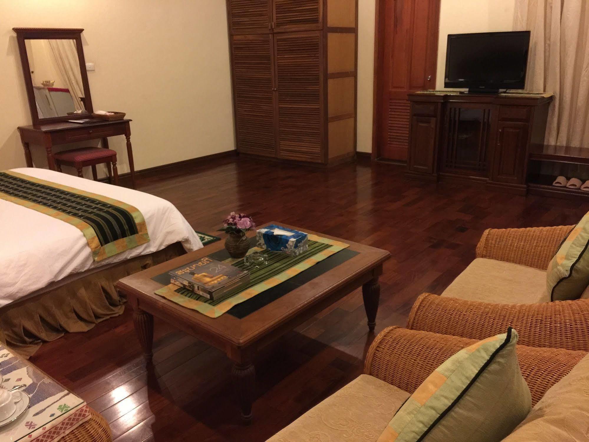 Champasak Palace Hotel Паксе Экстерьер фото