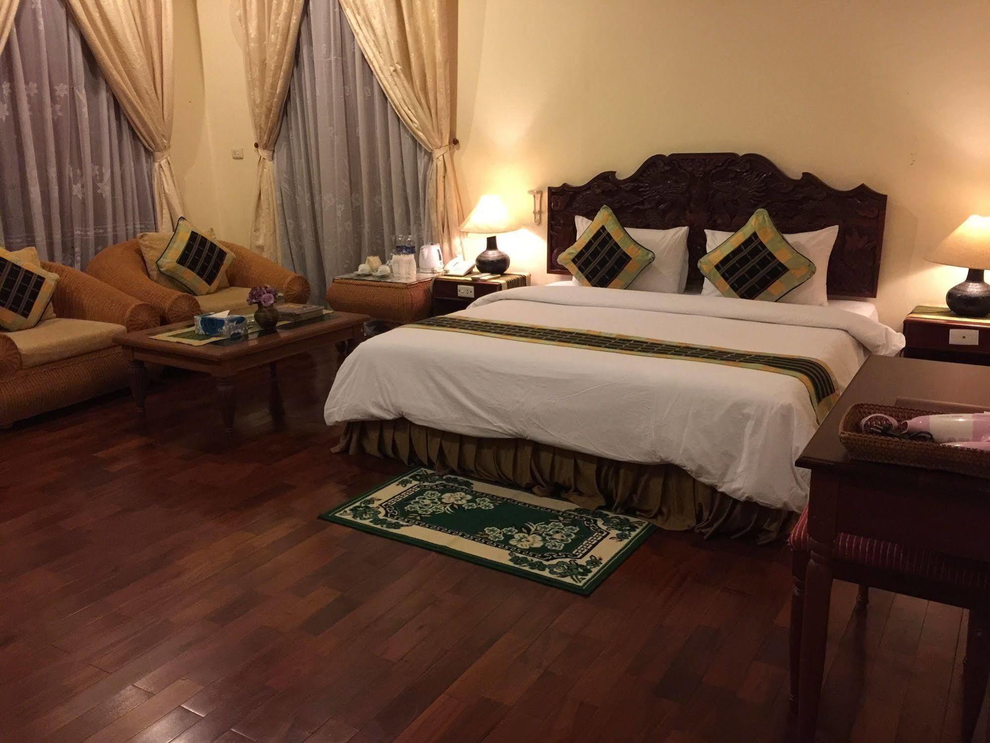 Champasak Palace Hotel Паксе Экстерьер фото