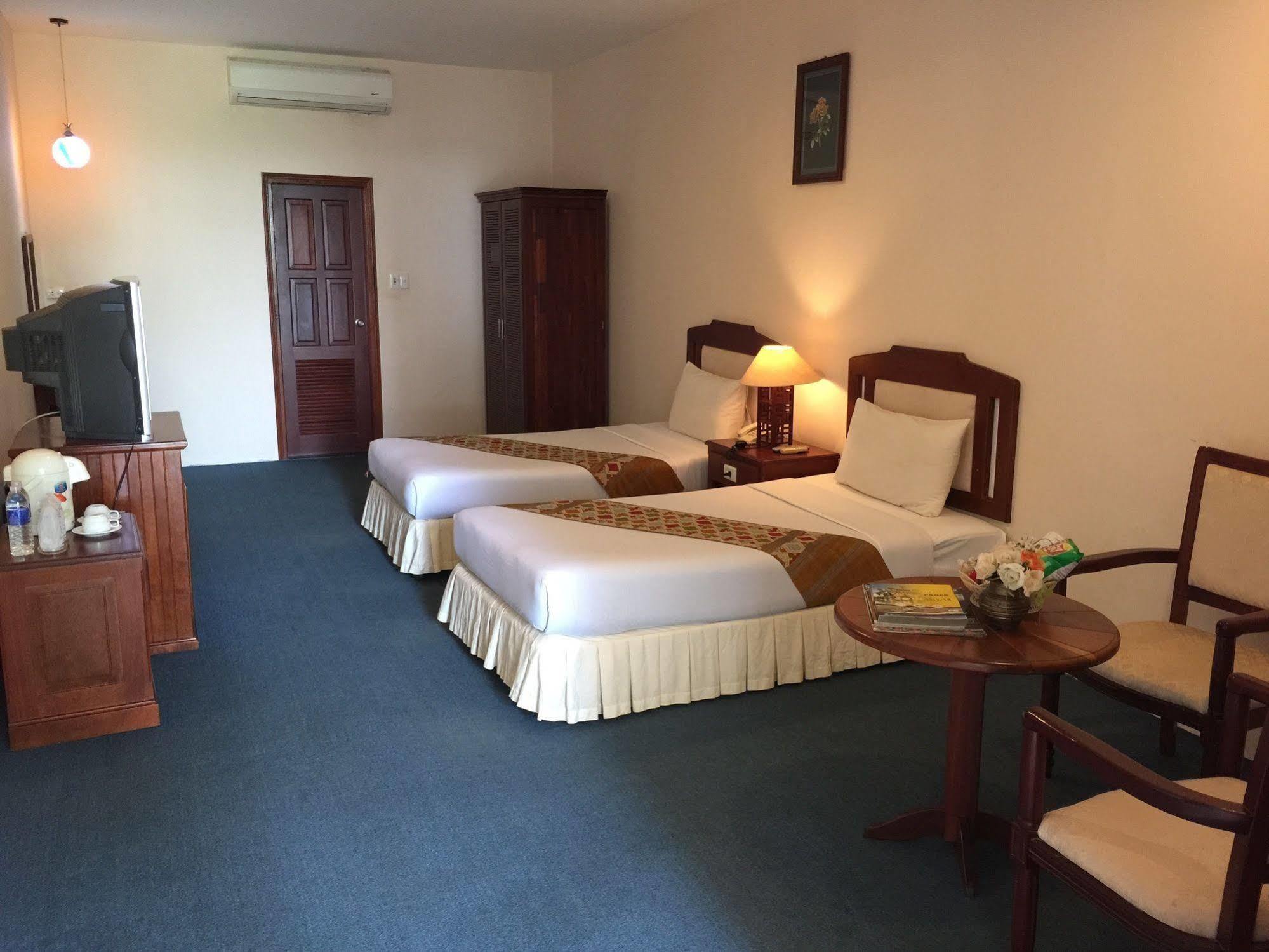 Champasak Palace Hotel Паксе Экстерьер фото