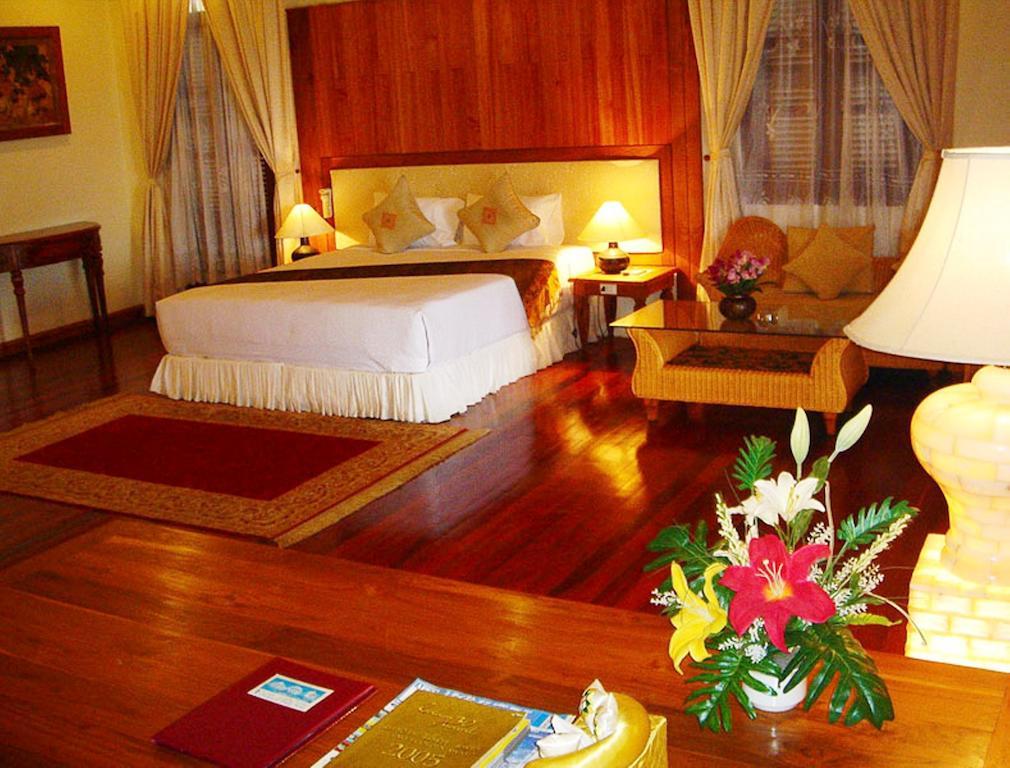 Champasak Palace Hotel Паксе Экстерьер фото