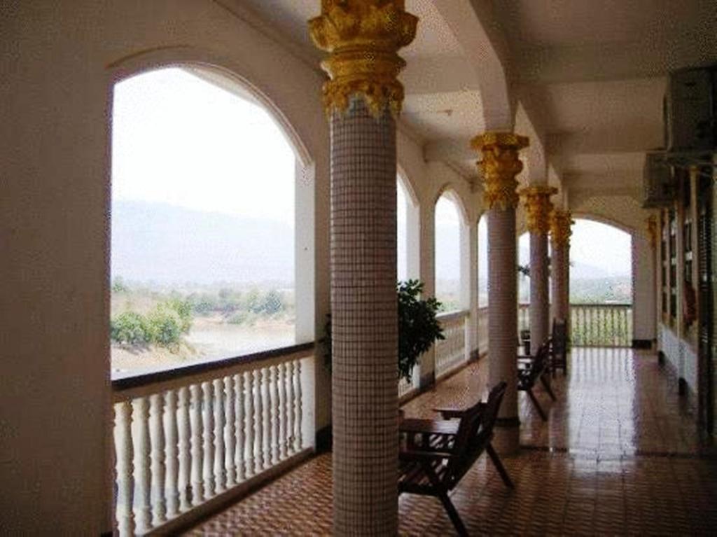 Champasak Palace Hotel Паксе Экстерьер фото